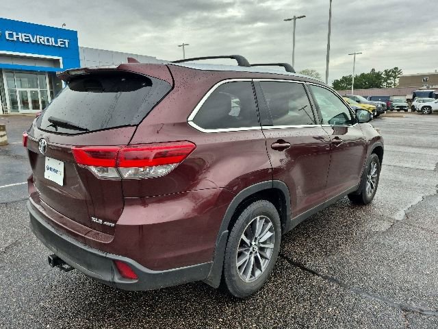 Used 2019 Toyota Highlander XLE AWD/4WD image 9