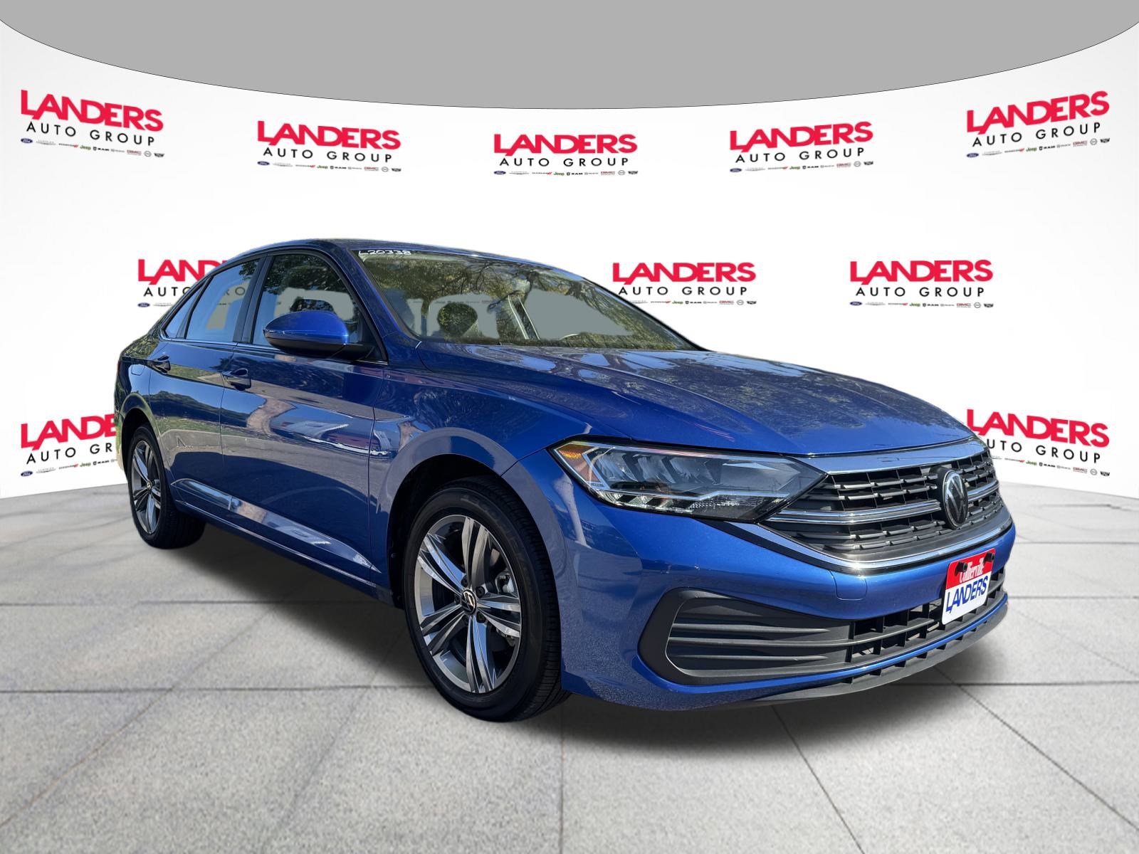 Used 2024 Volkswagen Jetta SE image 1