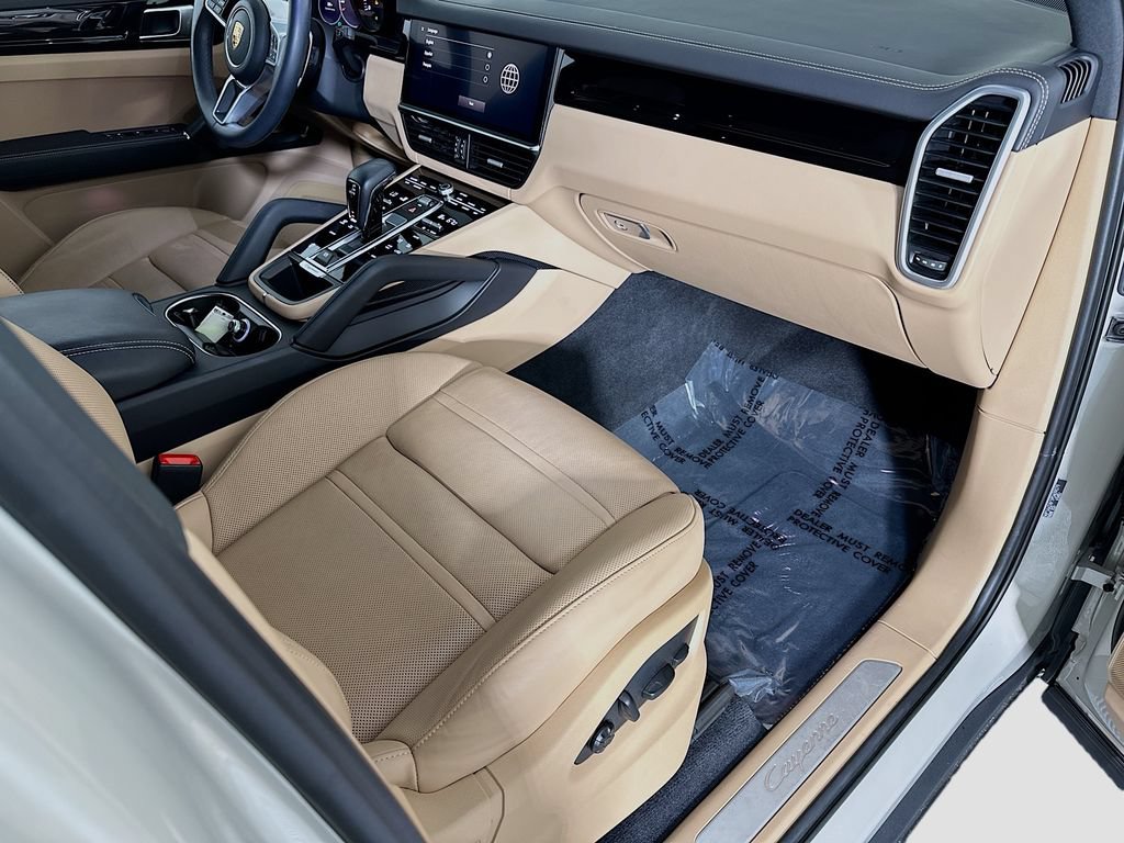 Certified 2023 Porsche Cayenne AWD/4WD image 32