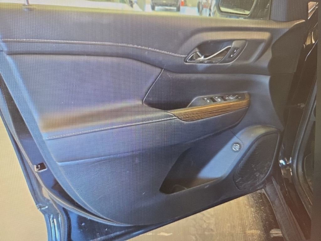 Used 2023 GMC Acadia SLE w/ Driver Convenience Package image 15