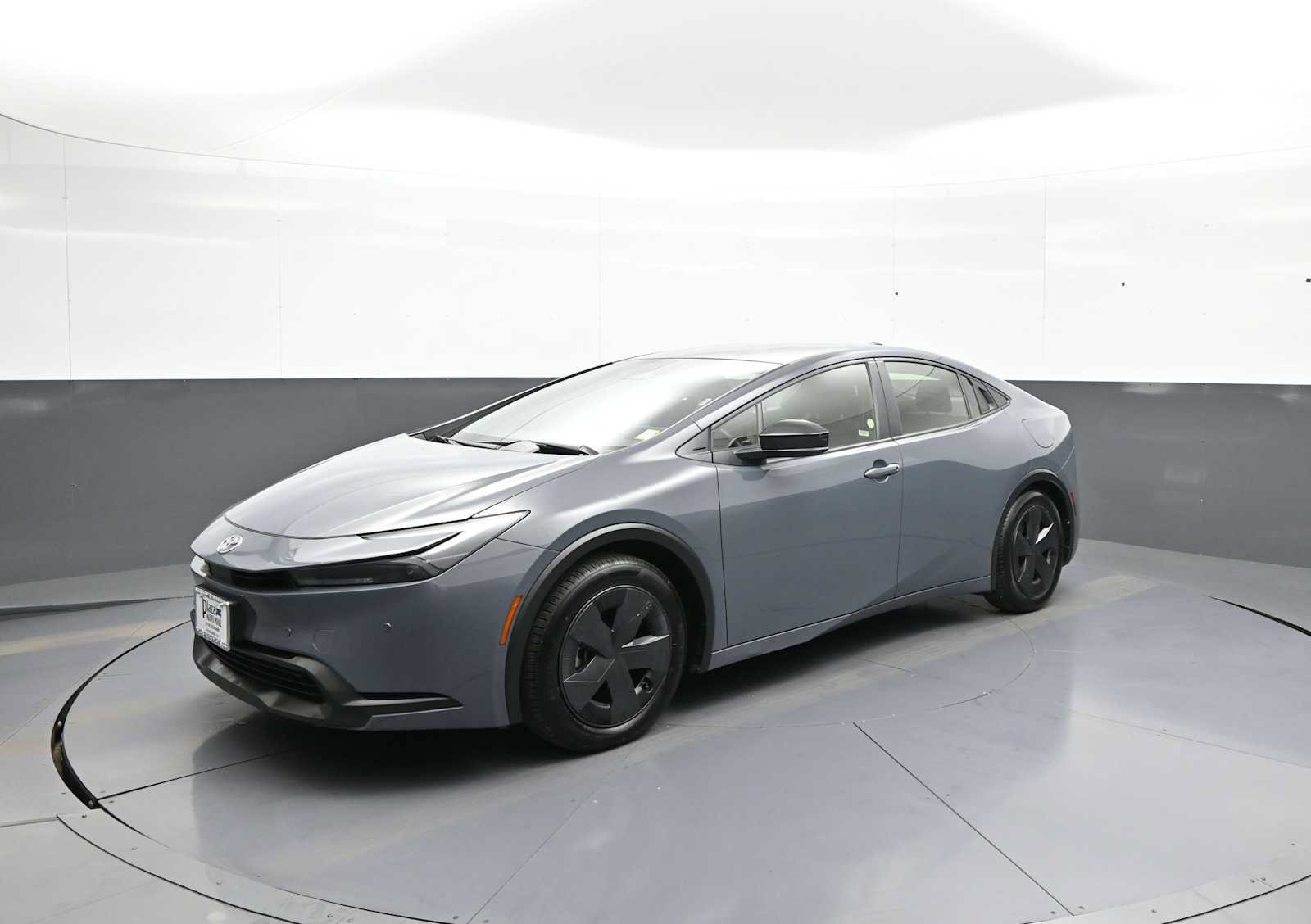 Certified 2025 Toyota Prius LE FWD image 1