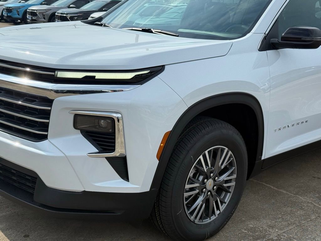 New 2026 Chevrolet Traverse LT image 2