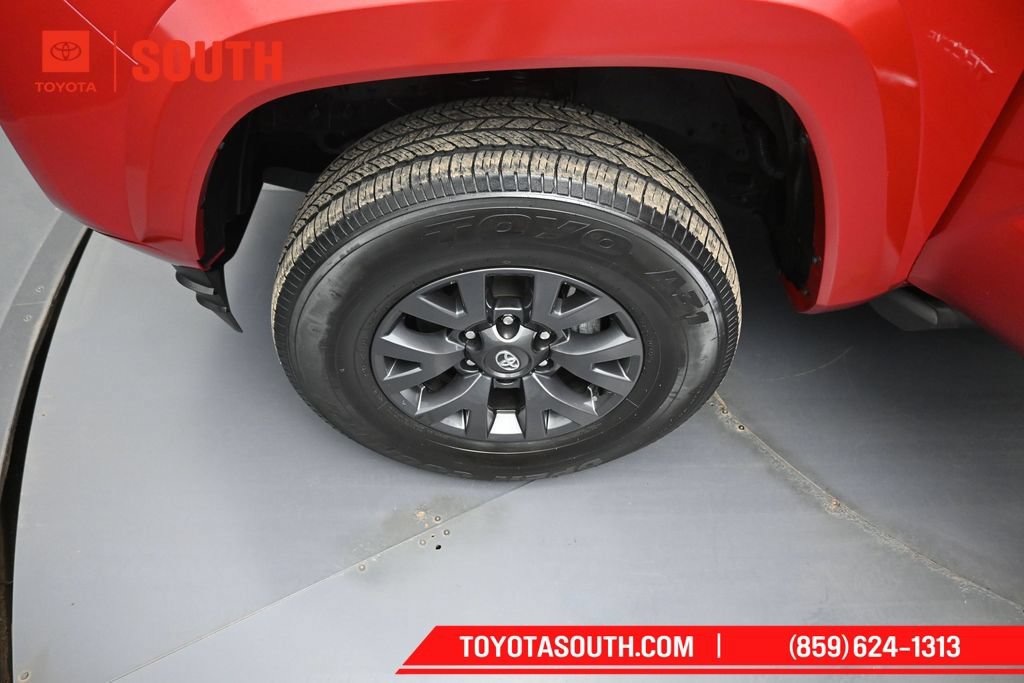 Used 2023 Toyota Tacoma SR5 AWD/4WD image 32
