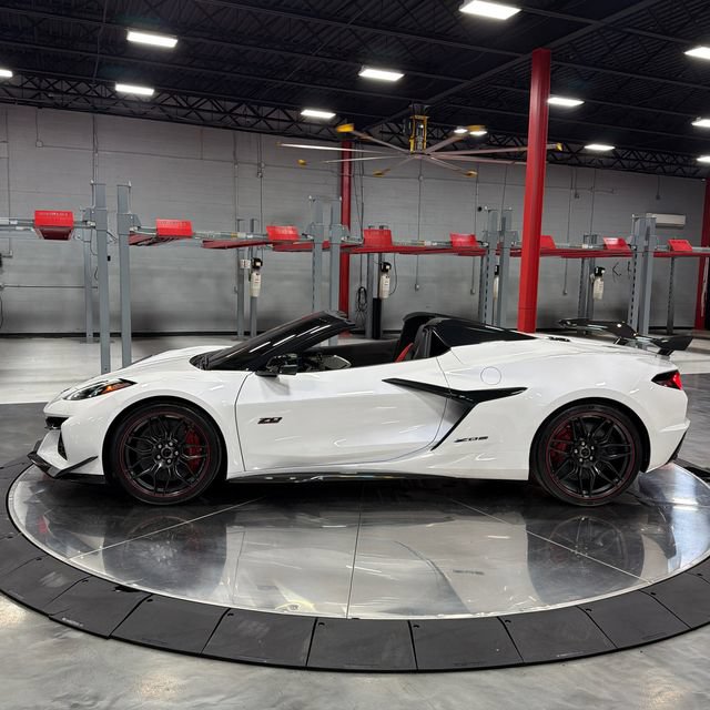 Used 2023 Chevrolet Corvette Z06 w/ Z07 Performance Package RWD image 21