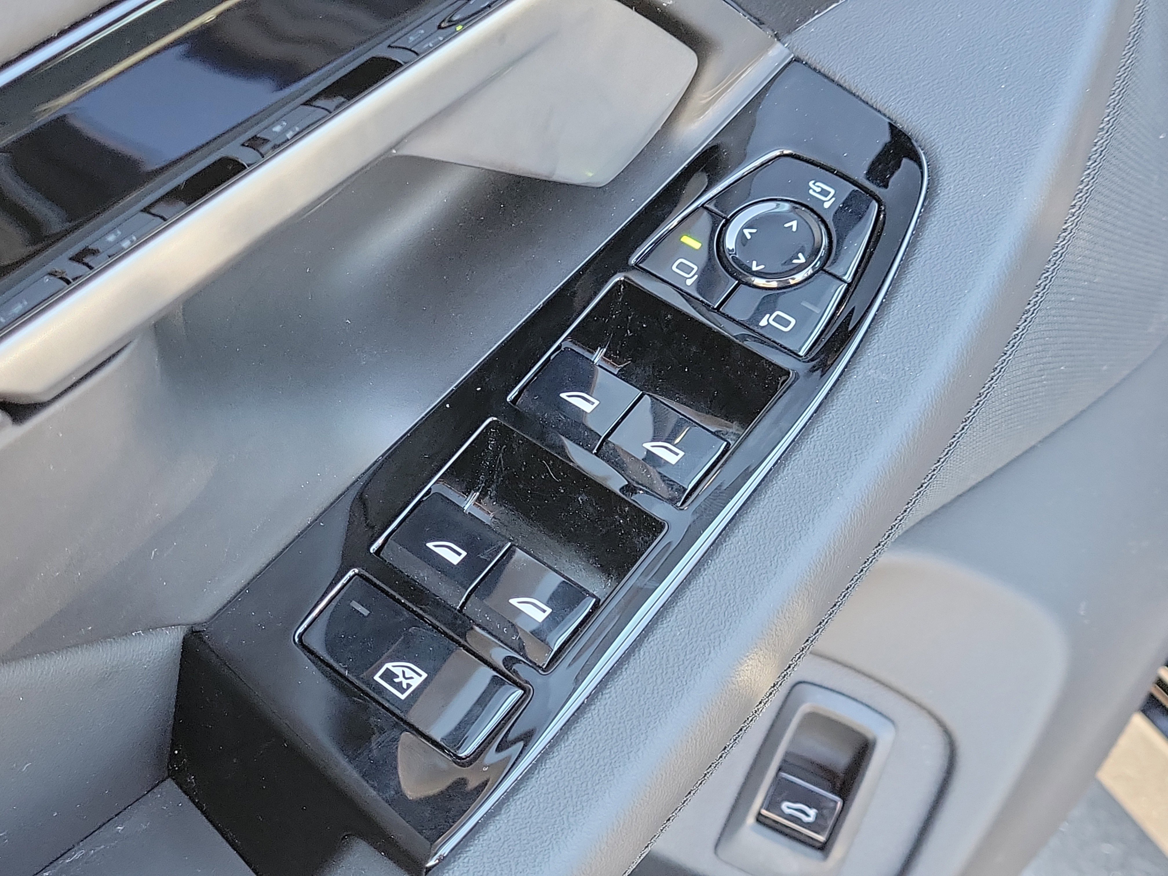 Used 2026 BMW 530i w/ M Sport Package image 19