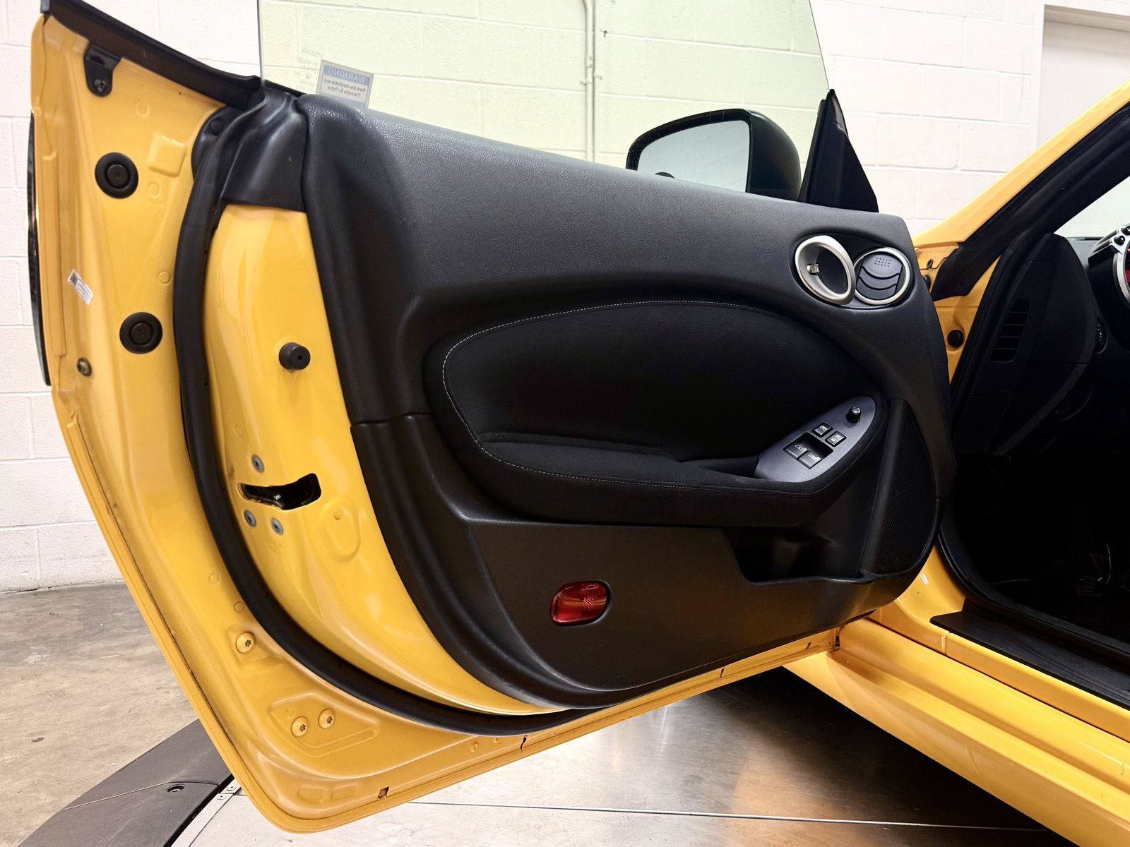 Used 2017 Nissan 370Z Coupe RWD image 12
