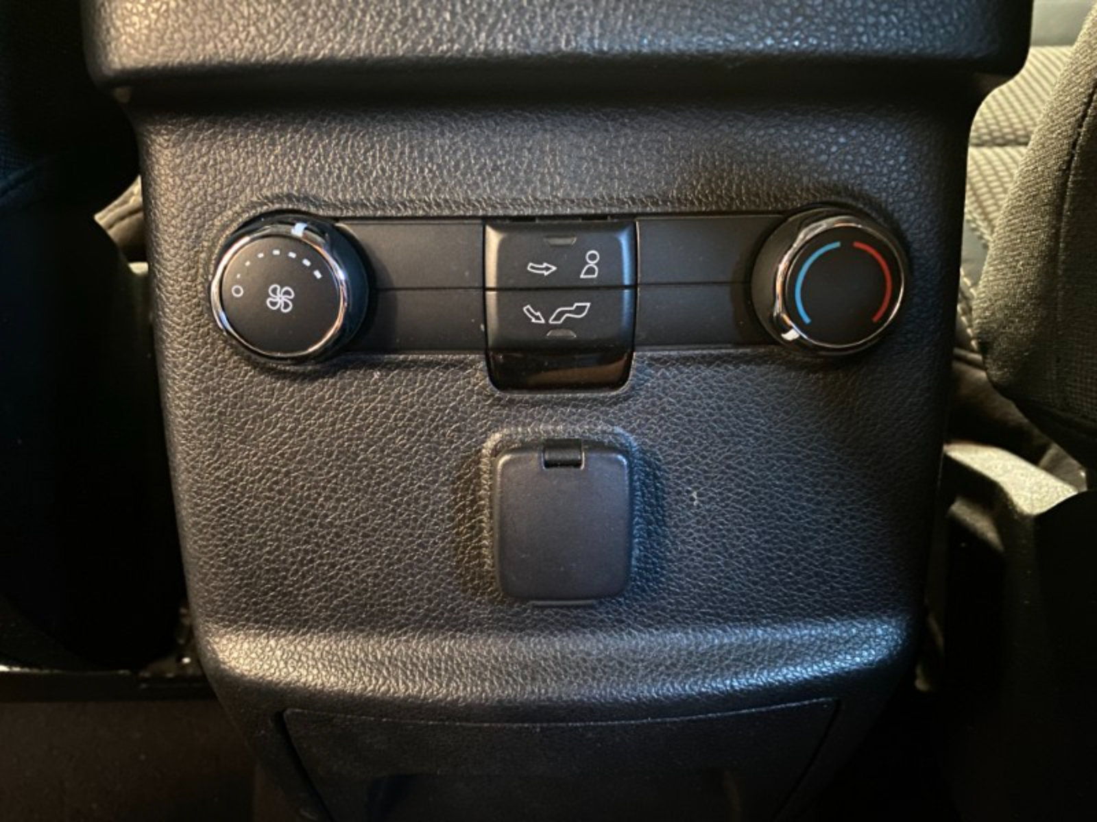 Used 2019 Ford Explorer XLT FWD image 39
