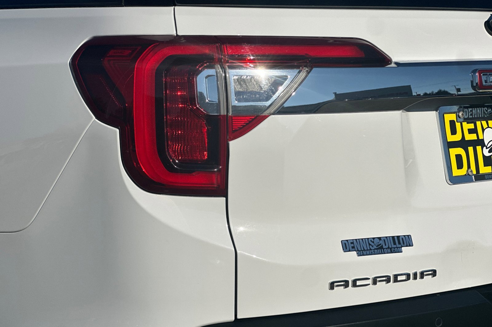 Used 2023 GMC Acadia SLE image 26