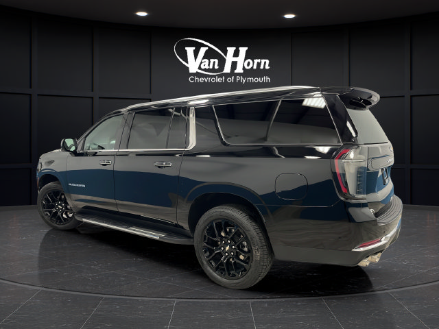 Used 2025 Chevrolet Suburban Premier AWD/4WD image 5