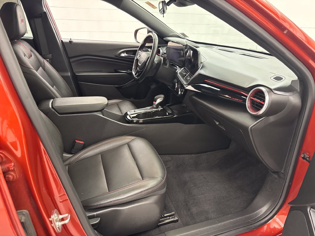 Certified 2024 Chevrolet Trax RS w/ Sunroof Package FWD image 27