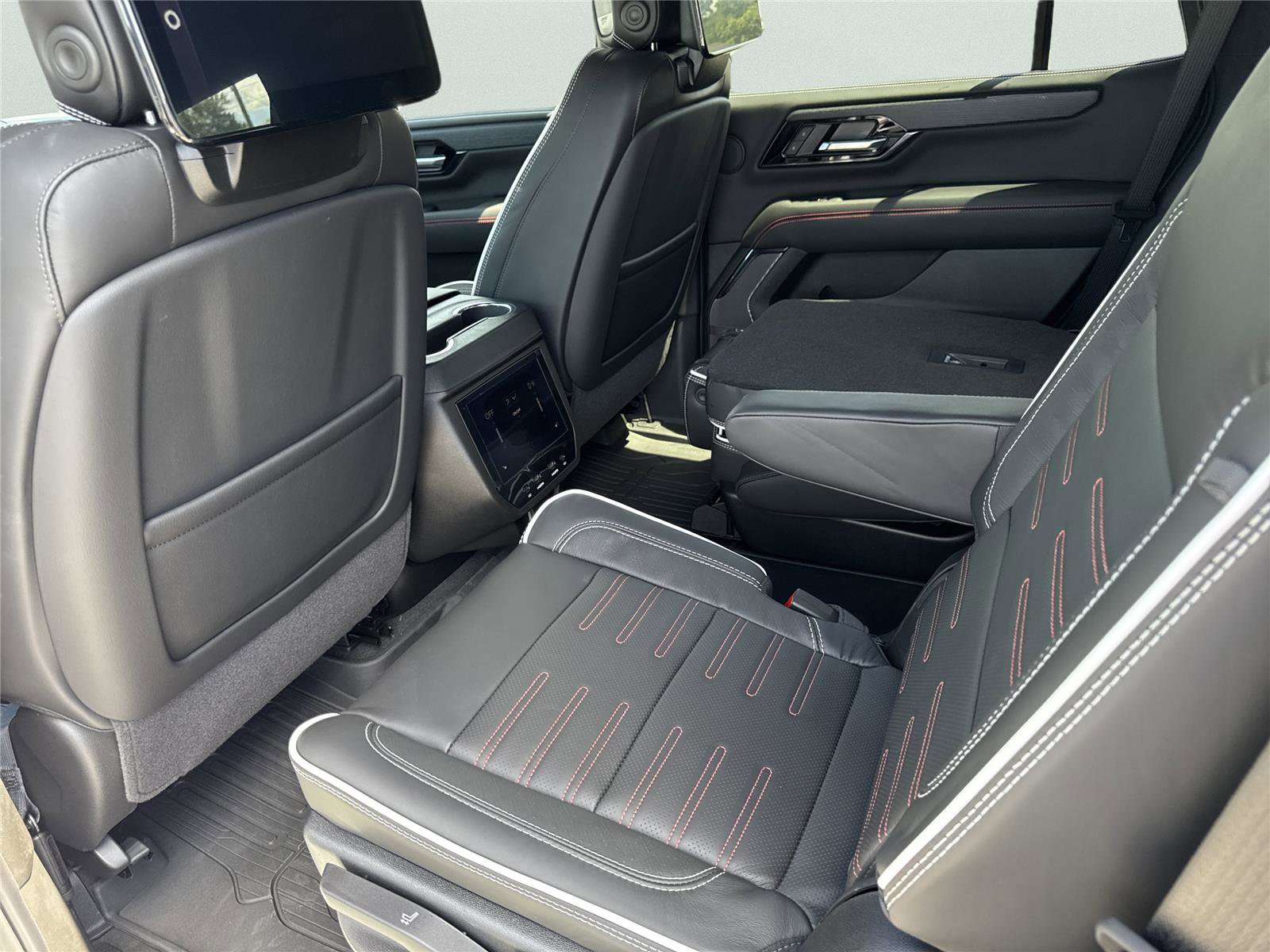 New 2026 GMC Yukon AT4 Ultimate w/ LPO, Floor Liner Package AWD/4WD image 23