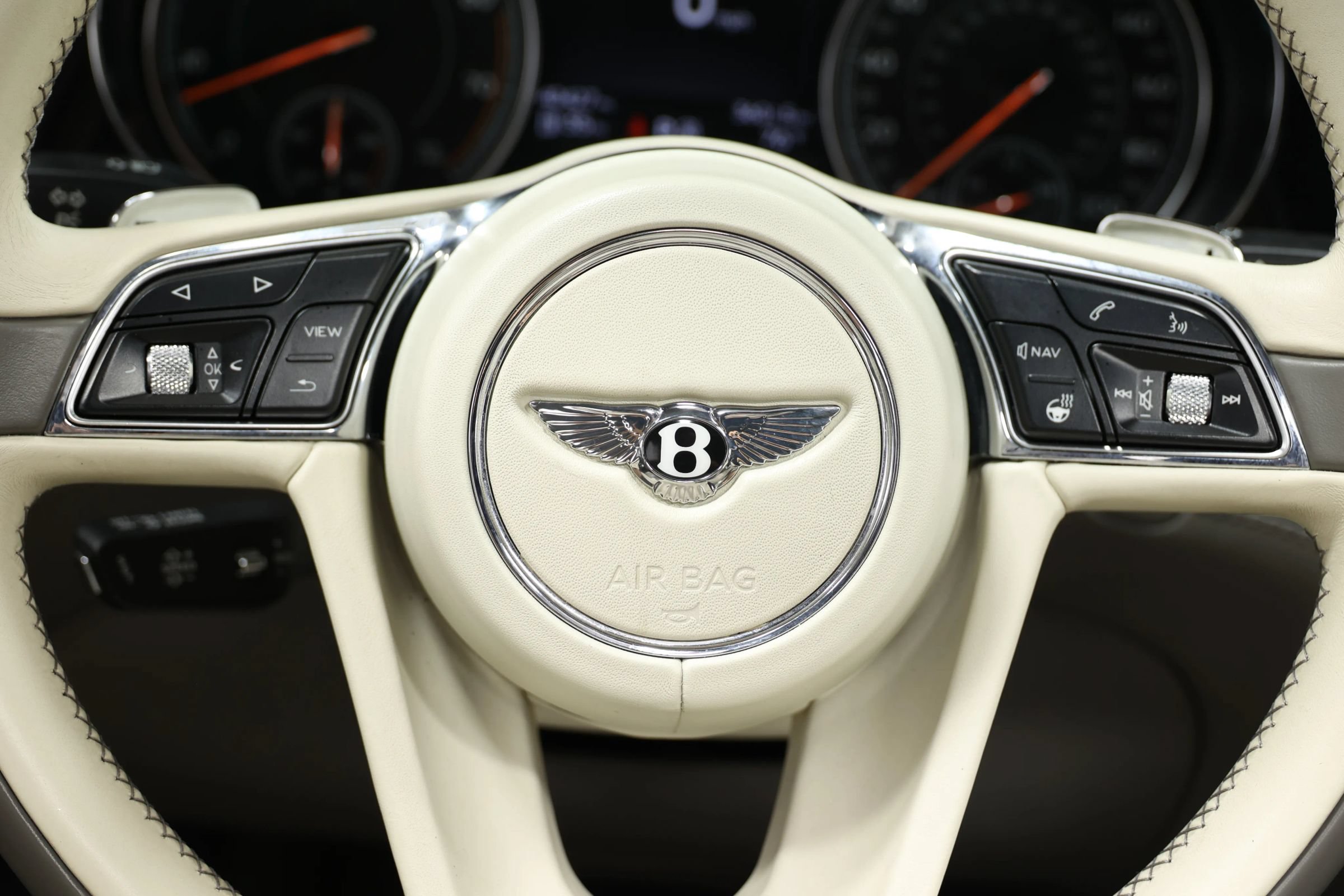 Used 2018 Bentley Bentayga Onyx Edition AWD/4WD image 28