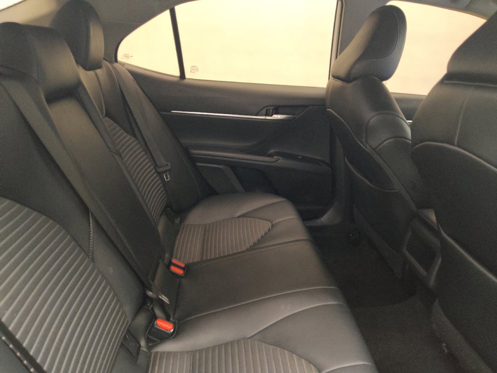 Used 2020 Toyota Camry SE w/ Convenience Package FWD image 19