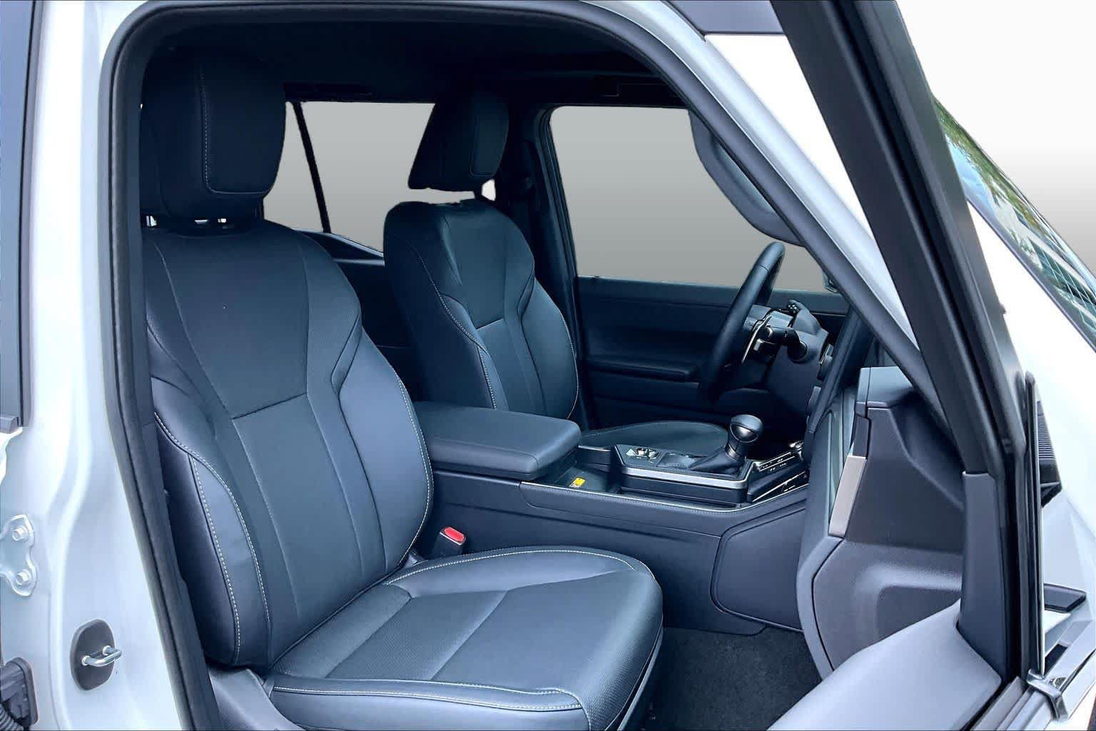 Used 2025 Lexus GX 550 w/ Cold Area Package AWD/4WD image 9