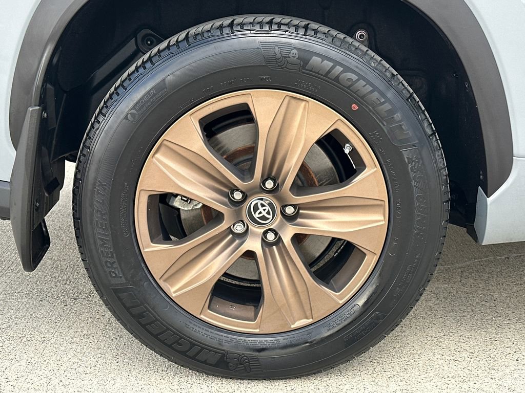 Used 2022 Toyota Highlander Bronze Edition image 9