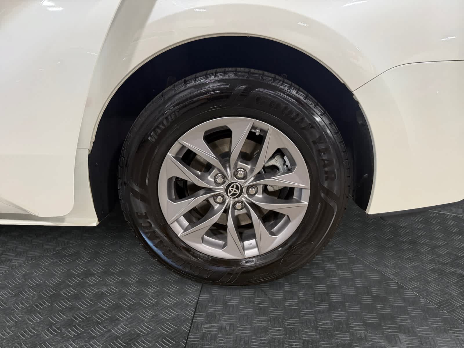 Used 2021 Toyota Sienna XLE w/ XLE Plus Package FWD image 15