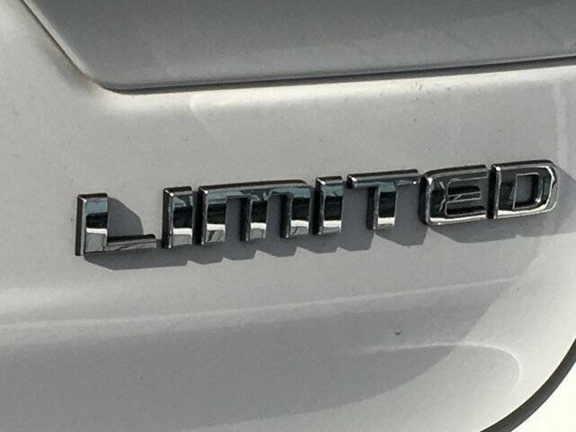 Used 2023 Jeep Grand Cherokee Limited AWD/4WD image 9