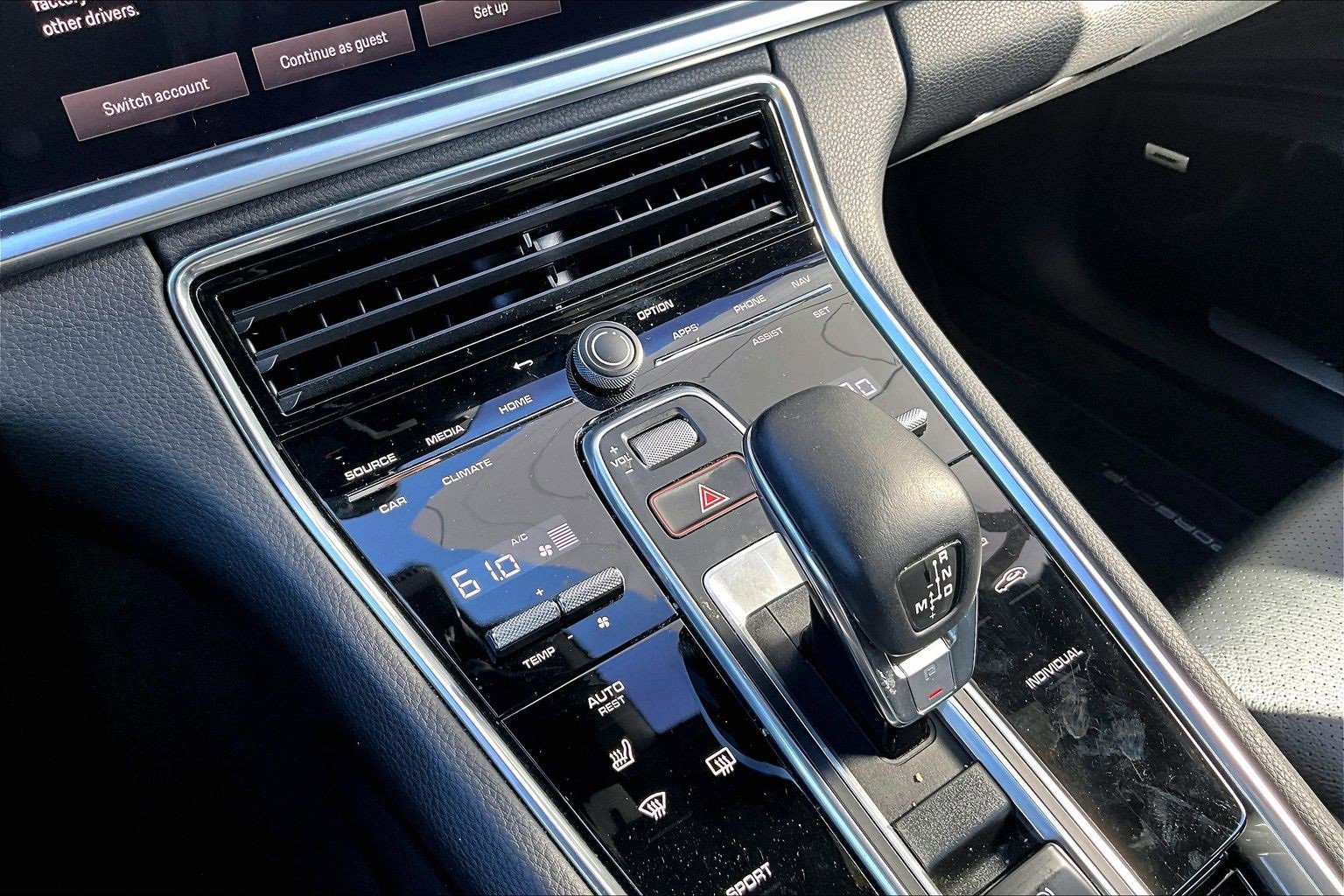 Used 2022 Porsche Panamera image 32