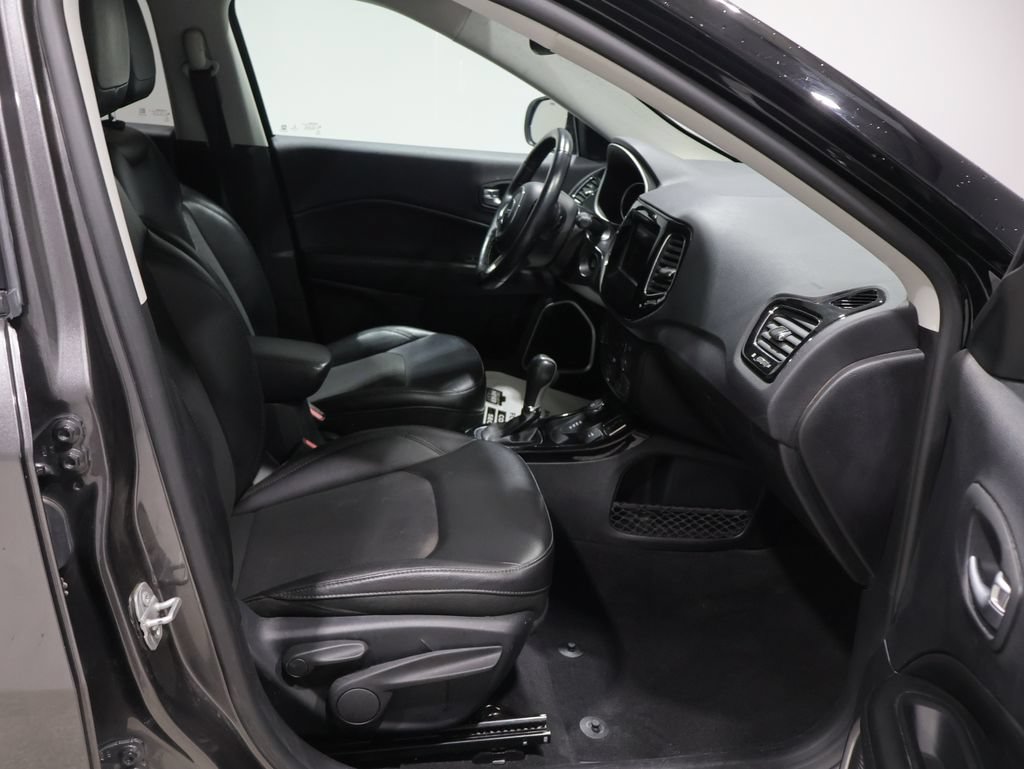 Used 2019 Jeep Compass Latitude AWD/4WD image 24