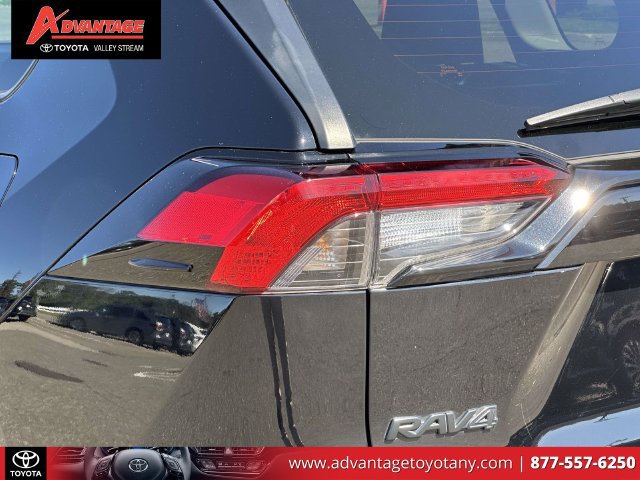 Used 2021 Toyota RAV4 LE AWD/4WD image 14