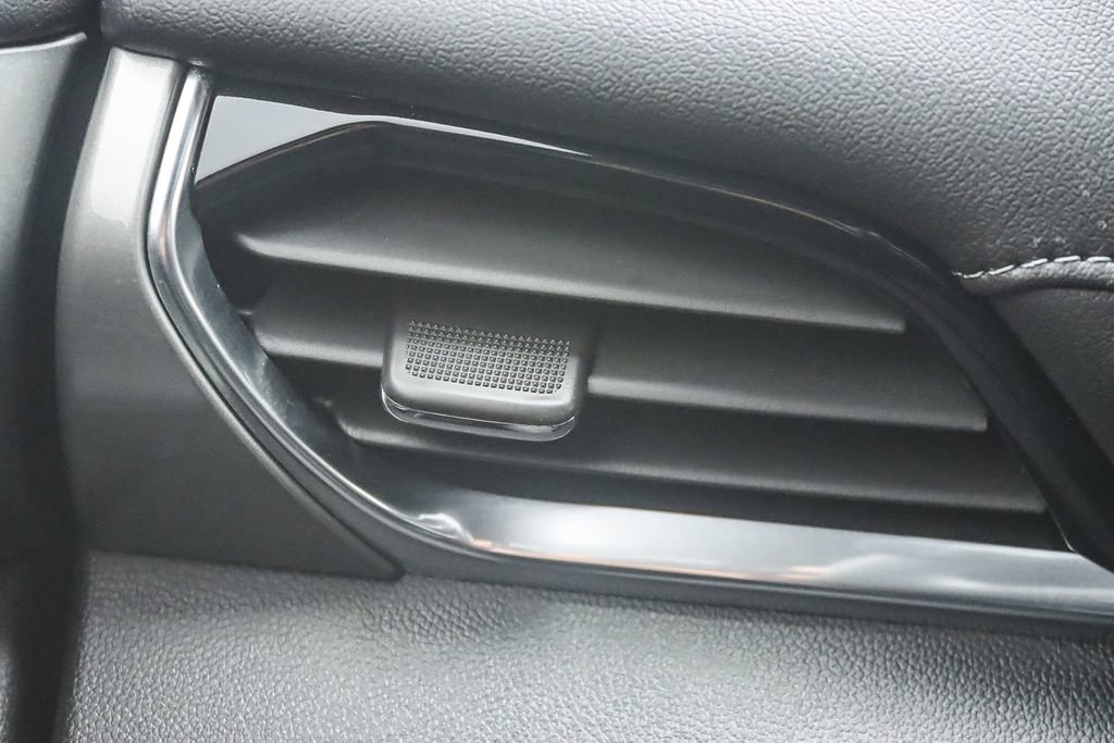 Used 2022 Chevrolet Traverse LT image 52