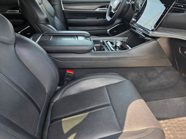 Used 2024 Jeep Wagoneer L Series II w/ Flexible Seating Group AWD/4WD image 23