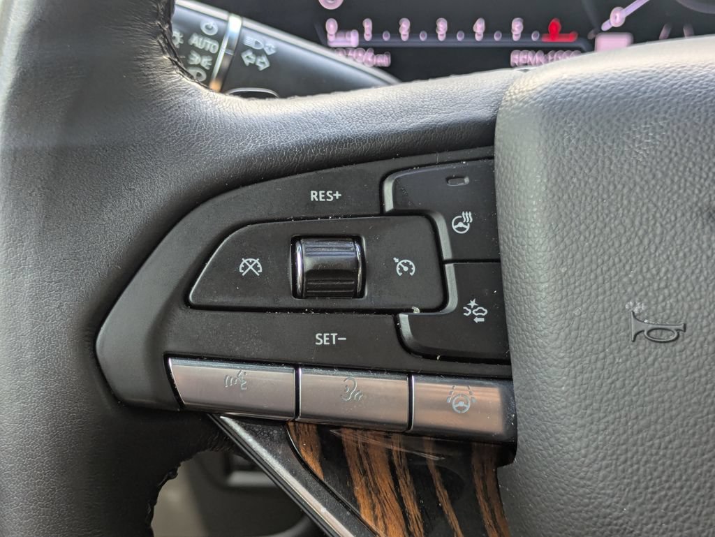 Used 2023 Cadillac Escalade Premium Luxury RWD image 25