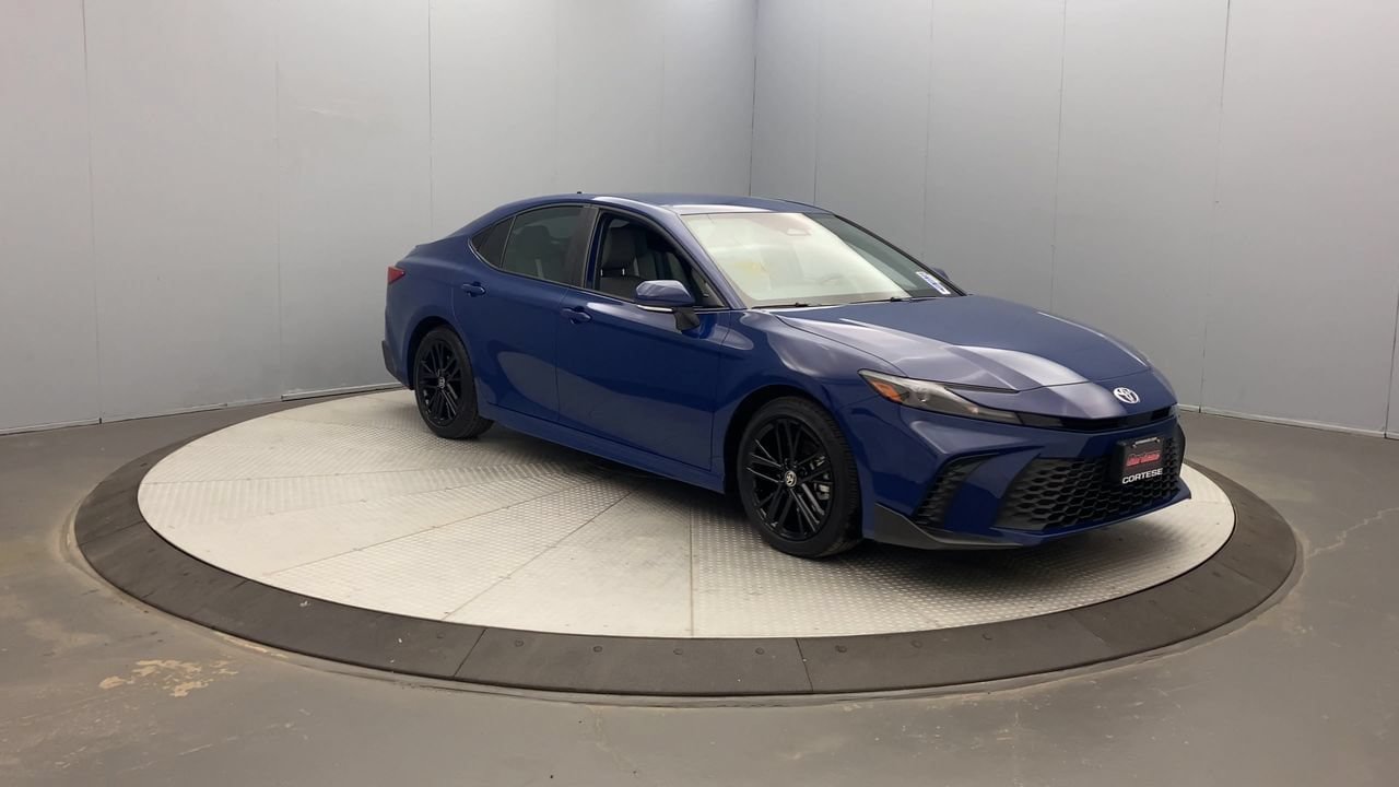 Used 2026 Toyota Camry SE FWD image 7
