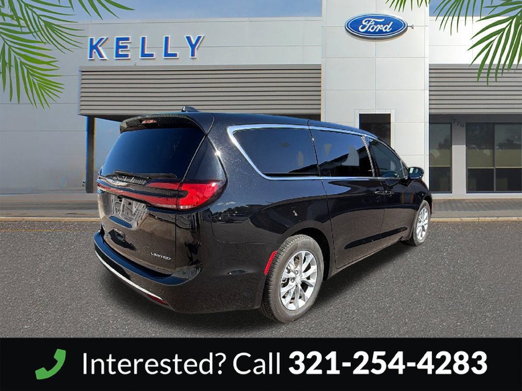 Used 2026 Chrysler Pacifica Limited FWD image 5