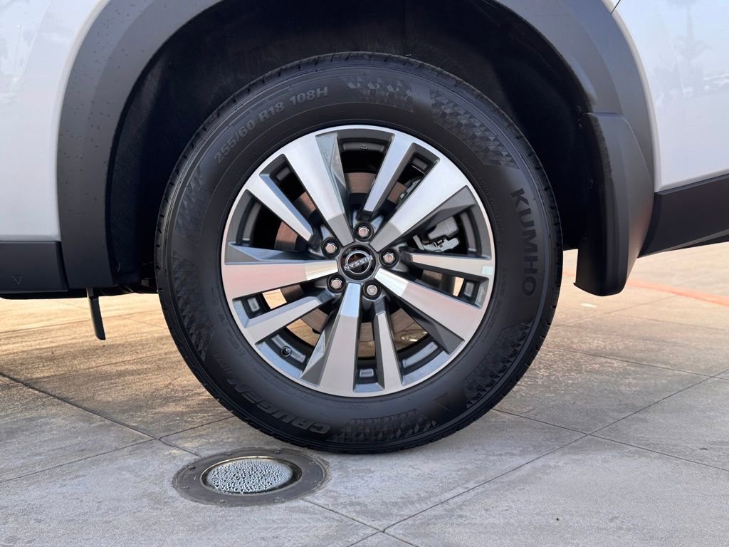 New 2025 Nissan Pathfinder SL image 8