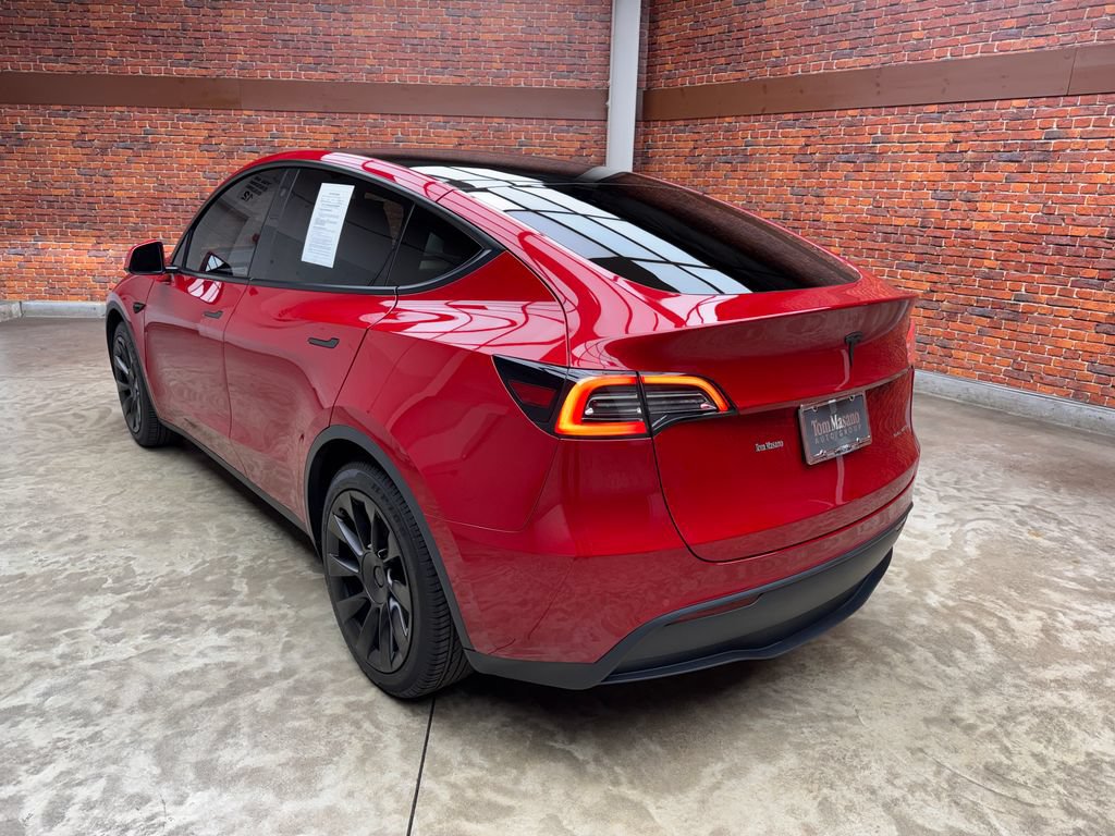 Used 2022 Tesla Model Y Long Range AWD/4WD image 2