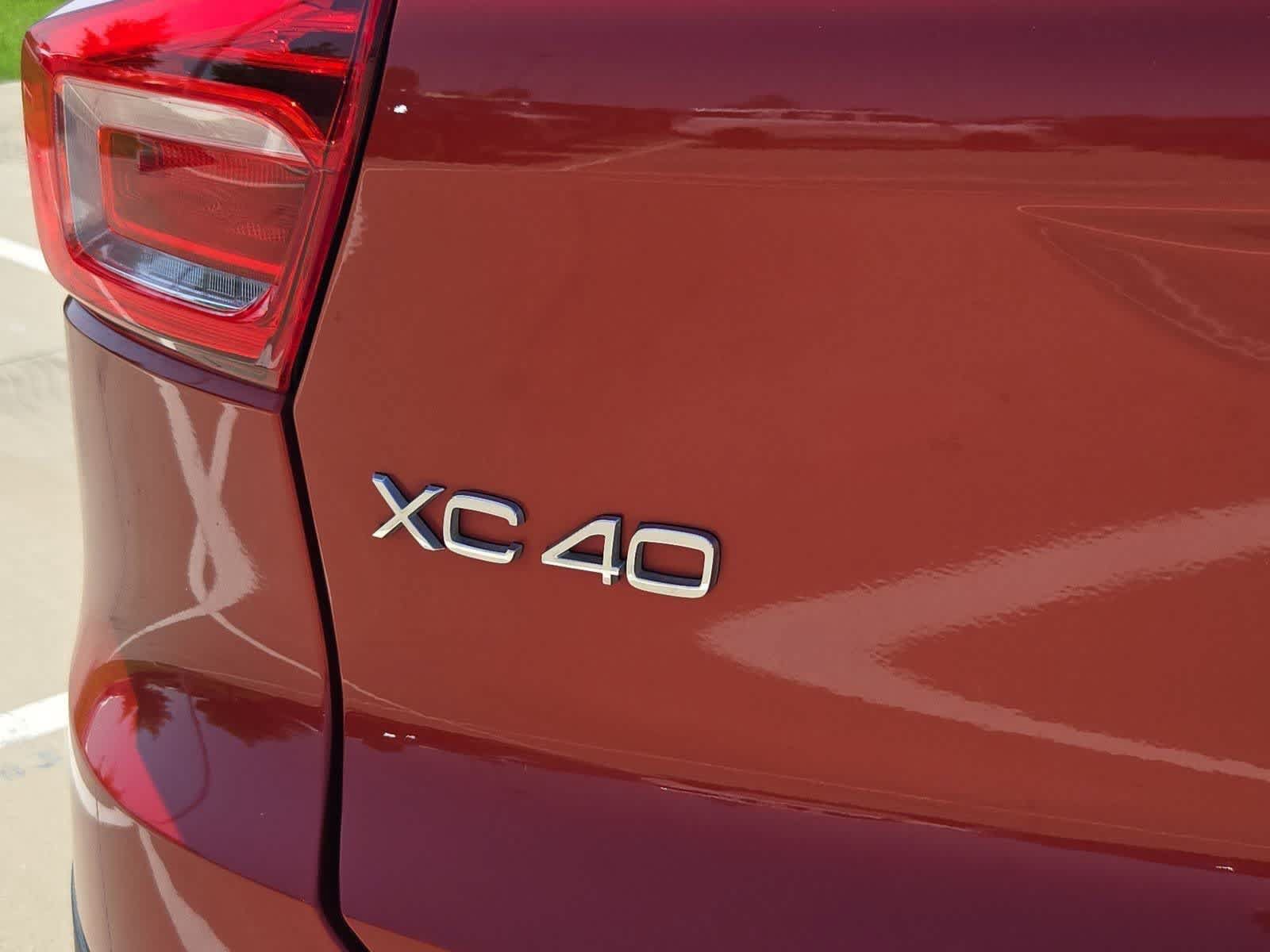 Used 2022 Volvo XC40 T4 Momentum FWD image 11