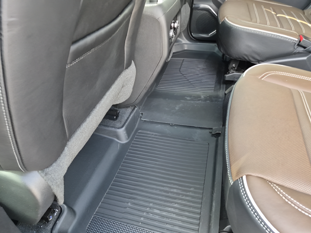 New 2027 GMC Acadia Denali Ultimate w/ LPO, Floor Liner Package AWD/4WD image 34