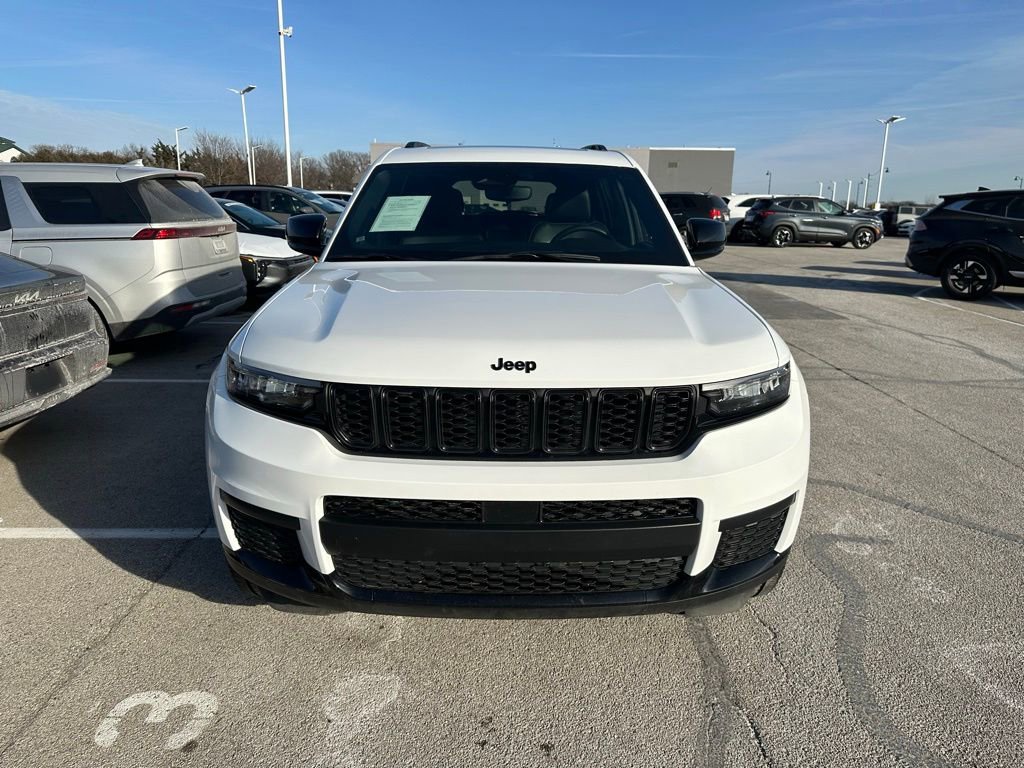 Used 2023 Jeep Grand Cherokee L Laredo image 4