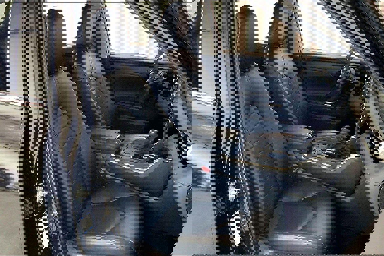 Used 2022 Toyota Highlander XLE image 6