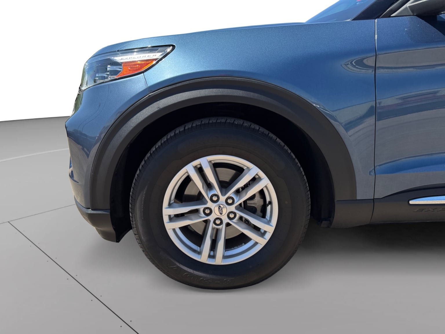 Used 2020 Ford Explorer XLT w/ Equipment Group 202A RWD image 9