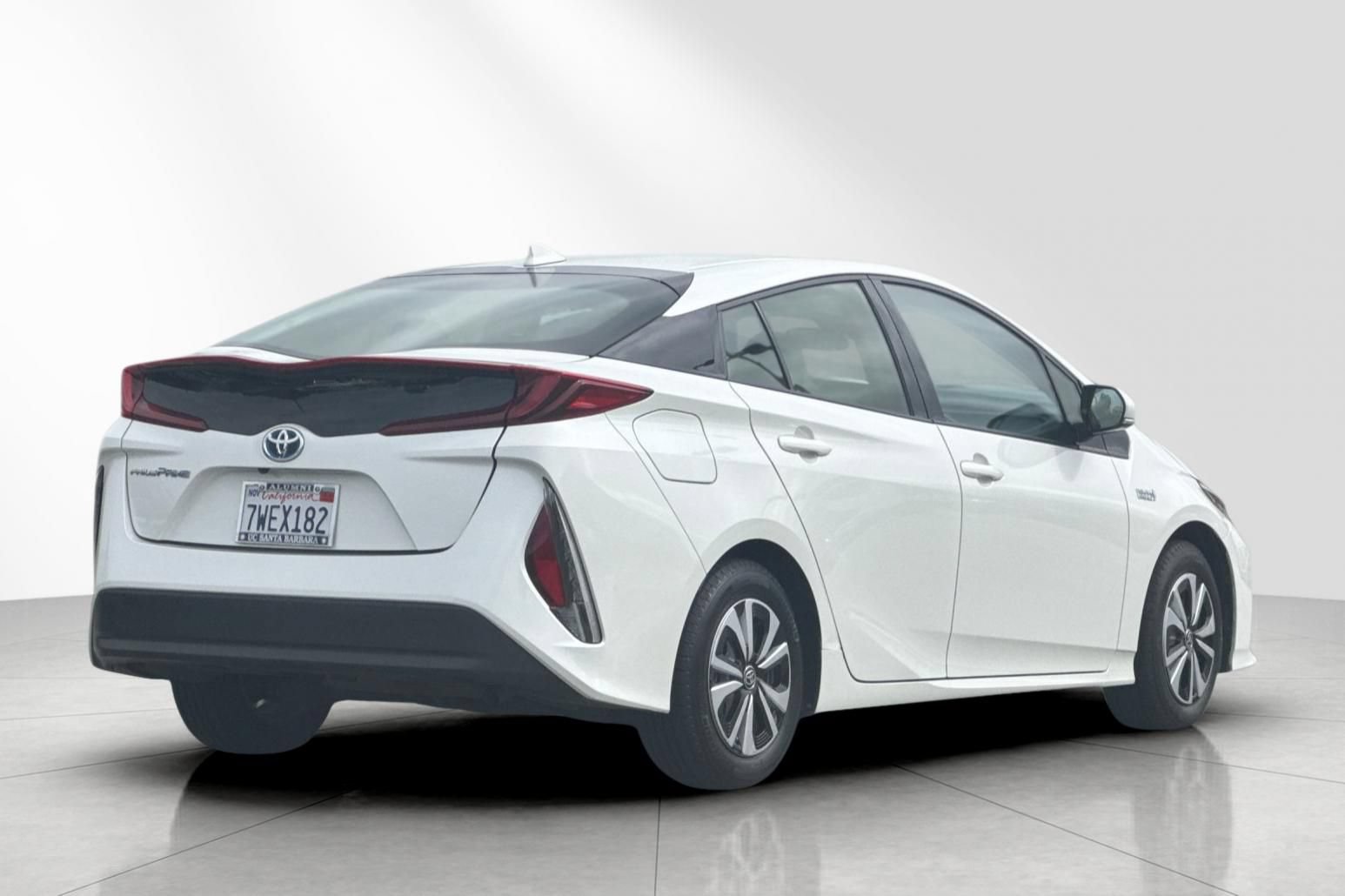 Used 2017 Toyota Prius Prime Premium FWD image 4
