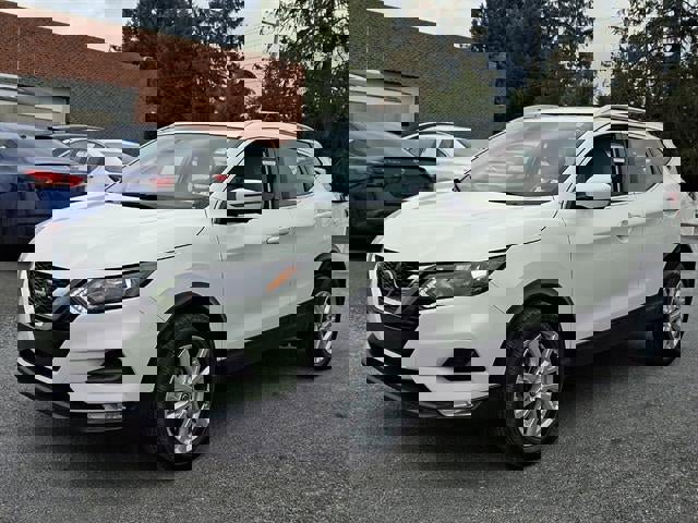 Used 2022 Nissan Rogue Sport SV w/ Technology Package image 3