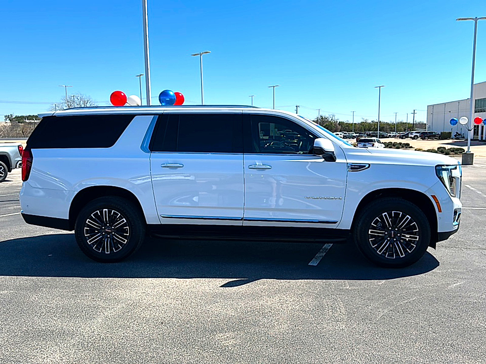 Used 2025 GMC Yukon XL Elevation image 9