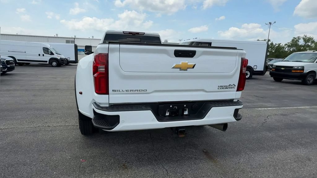 Used 2025 Chevrolet Silverado 3500 High Country w/ High Country Premium Package AWD/4WD image 7