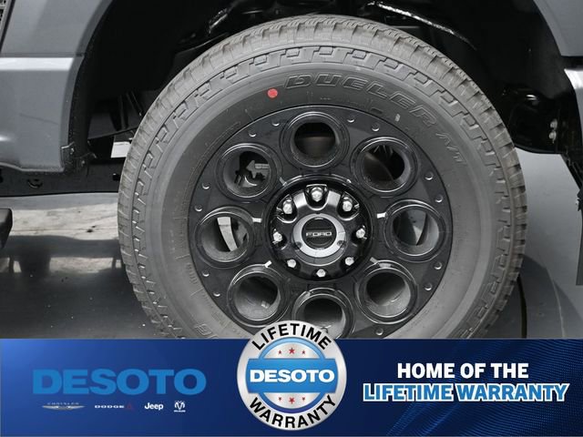 New 2026 Ford F250 Lariat w/ Black Appearance Package image 34