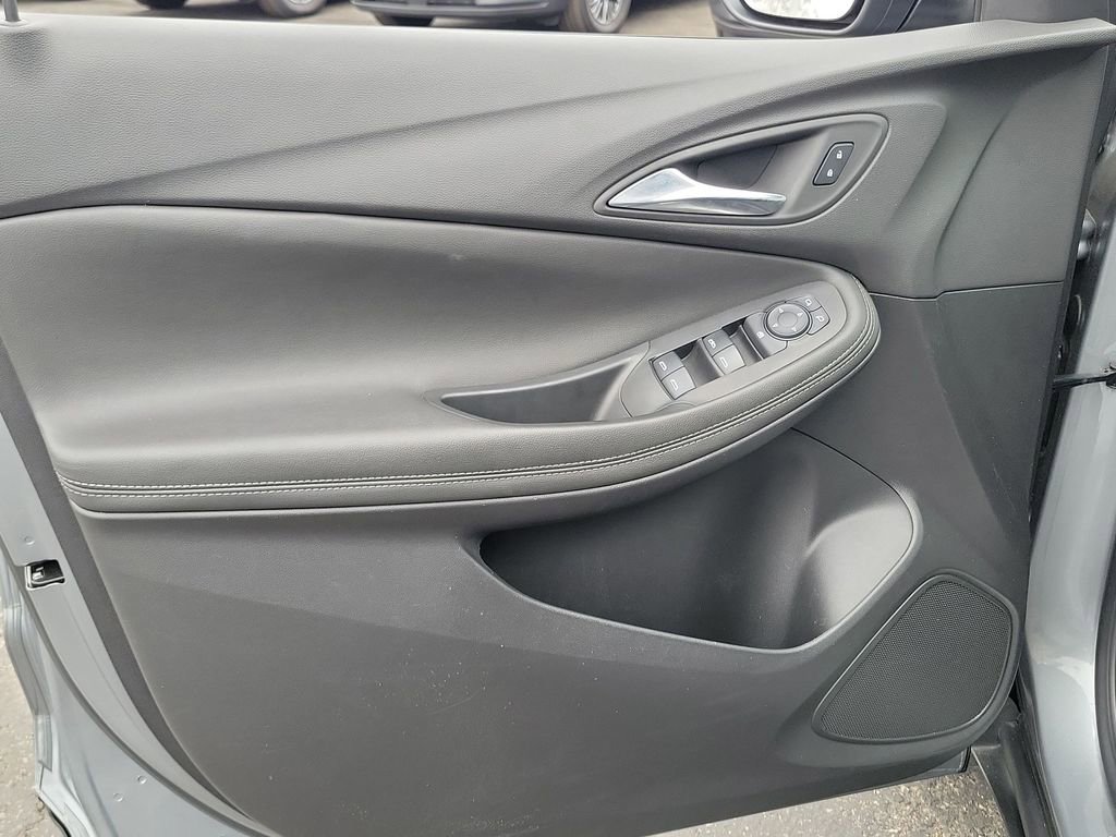 Used 2023 Buick Encore GX Select w/ Safety Package II FWD image 21