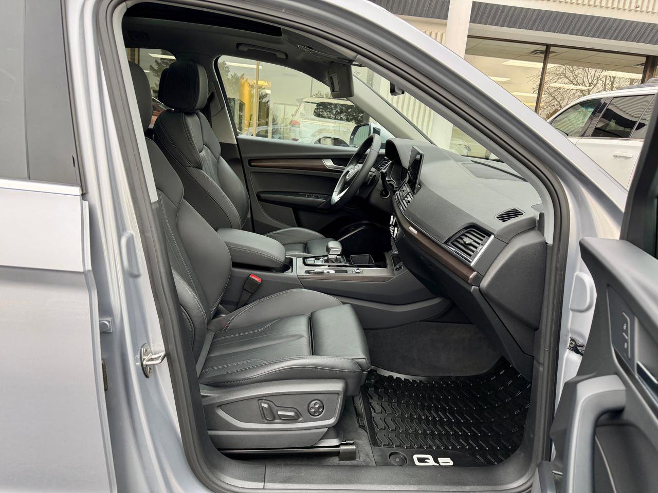 Used 2025 Audi Q5 e Premium image 25