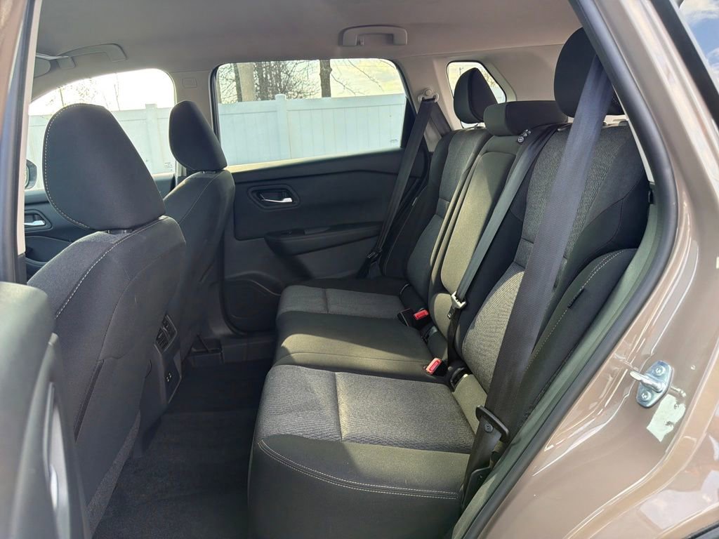 Used 2025 Nissan Rogue SV image 28