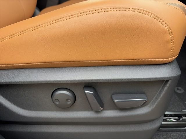 New 2026 Nissan Armada SL w/ Captain's Chari Seat Package image 22