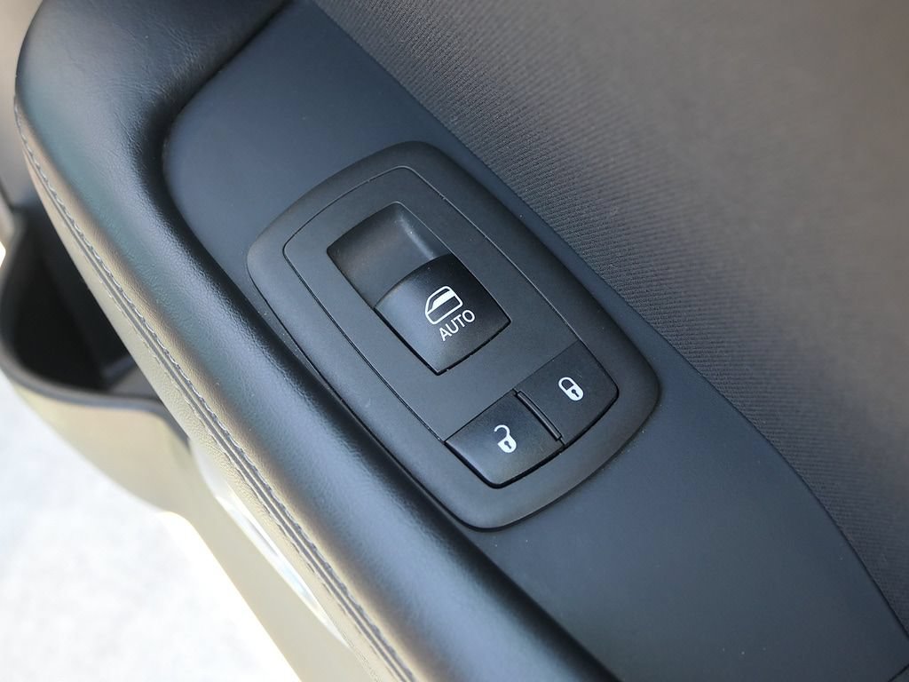 Used 2022 Dodge Challenger SXT RWD image 23