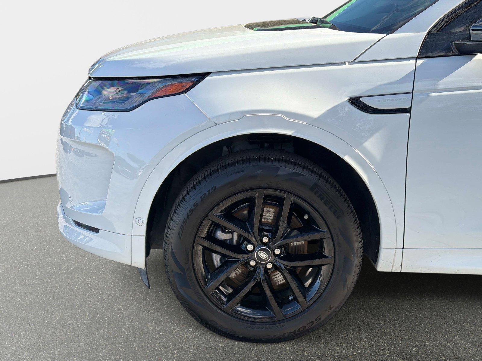 Used 2025 Land Rover Discovery Sport S image 20