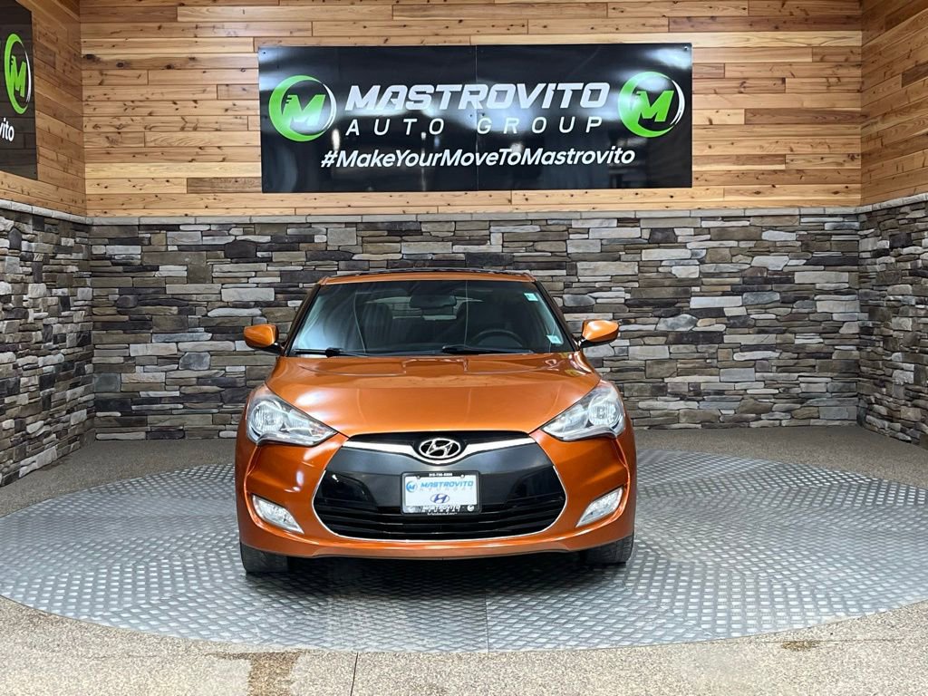 Used 2012 Hyundai Veloster w/ Style Pkg image 3