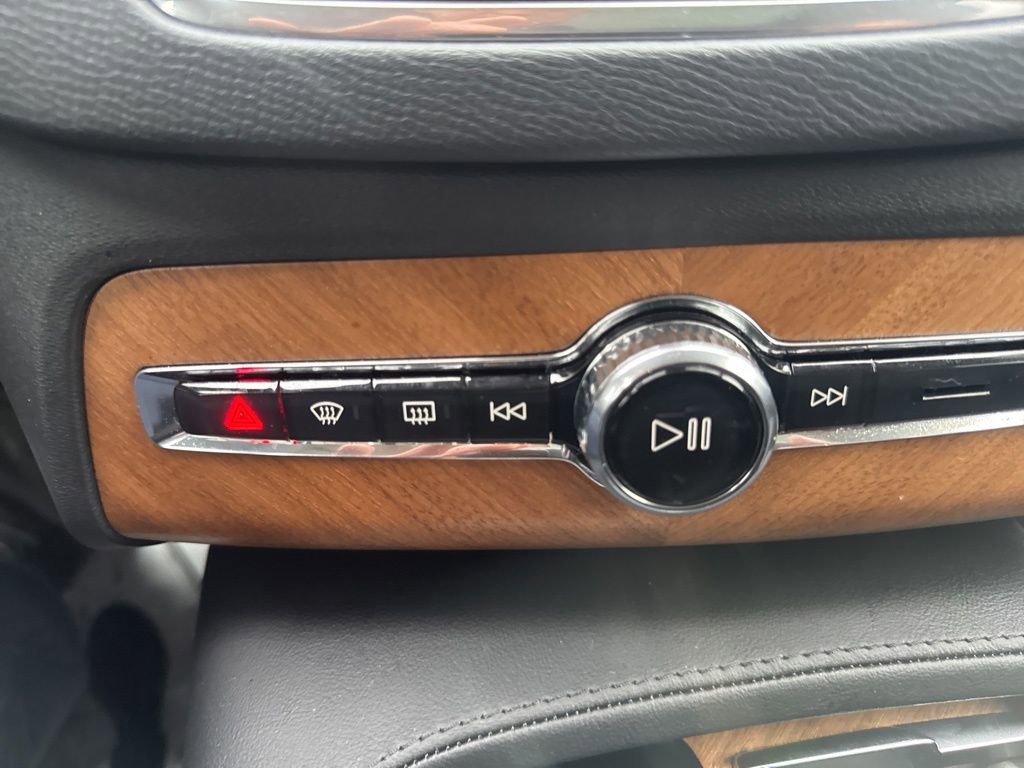 Used 2025 Volvo XC90 B5 Plus w/ Protection Package Premier image 6