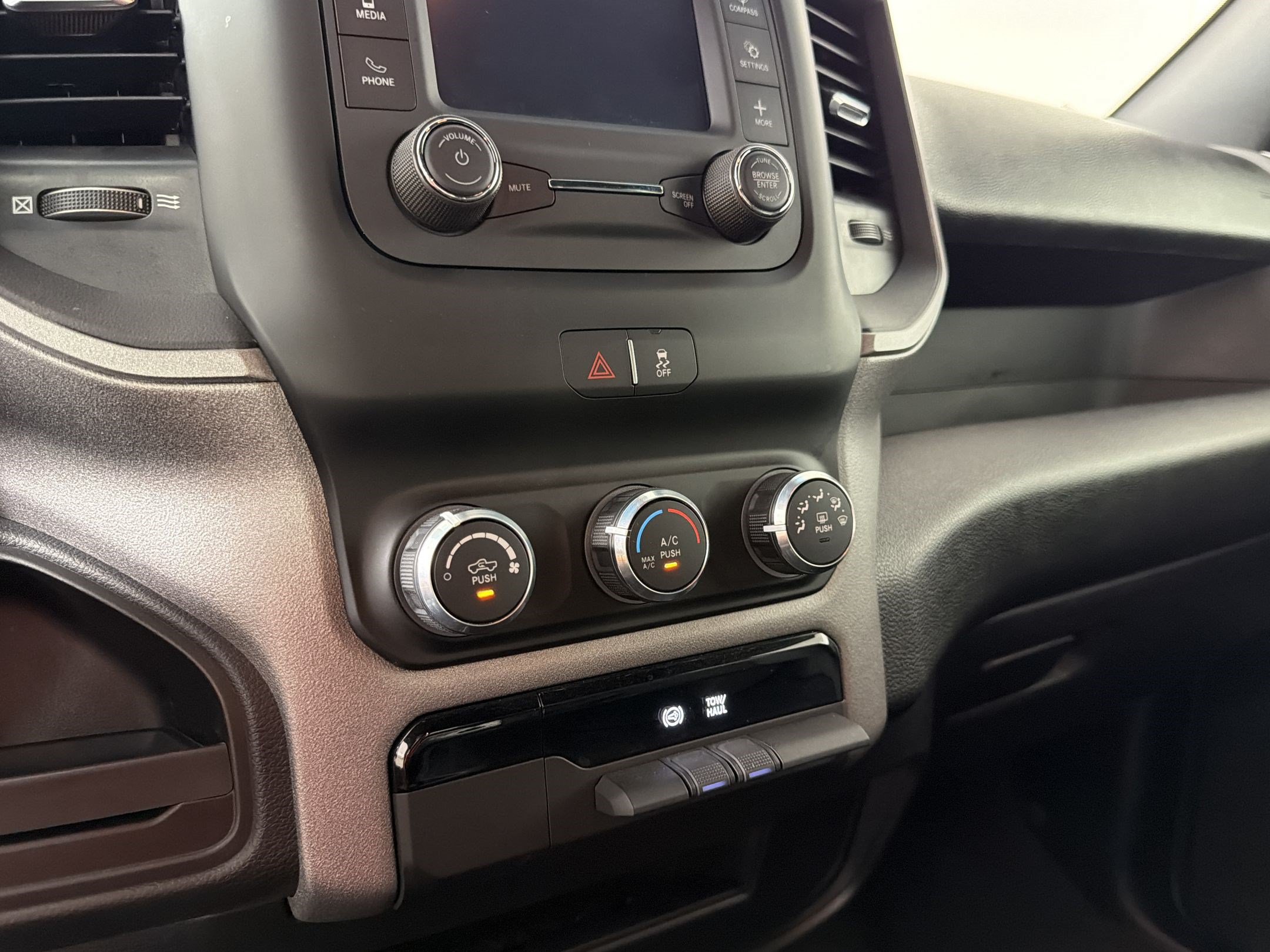 Used 2024 RAM 3500 Tradesman w/ Chrome Appearance Group AWD/4WD image 20